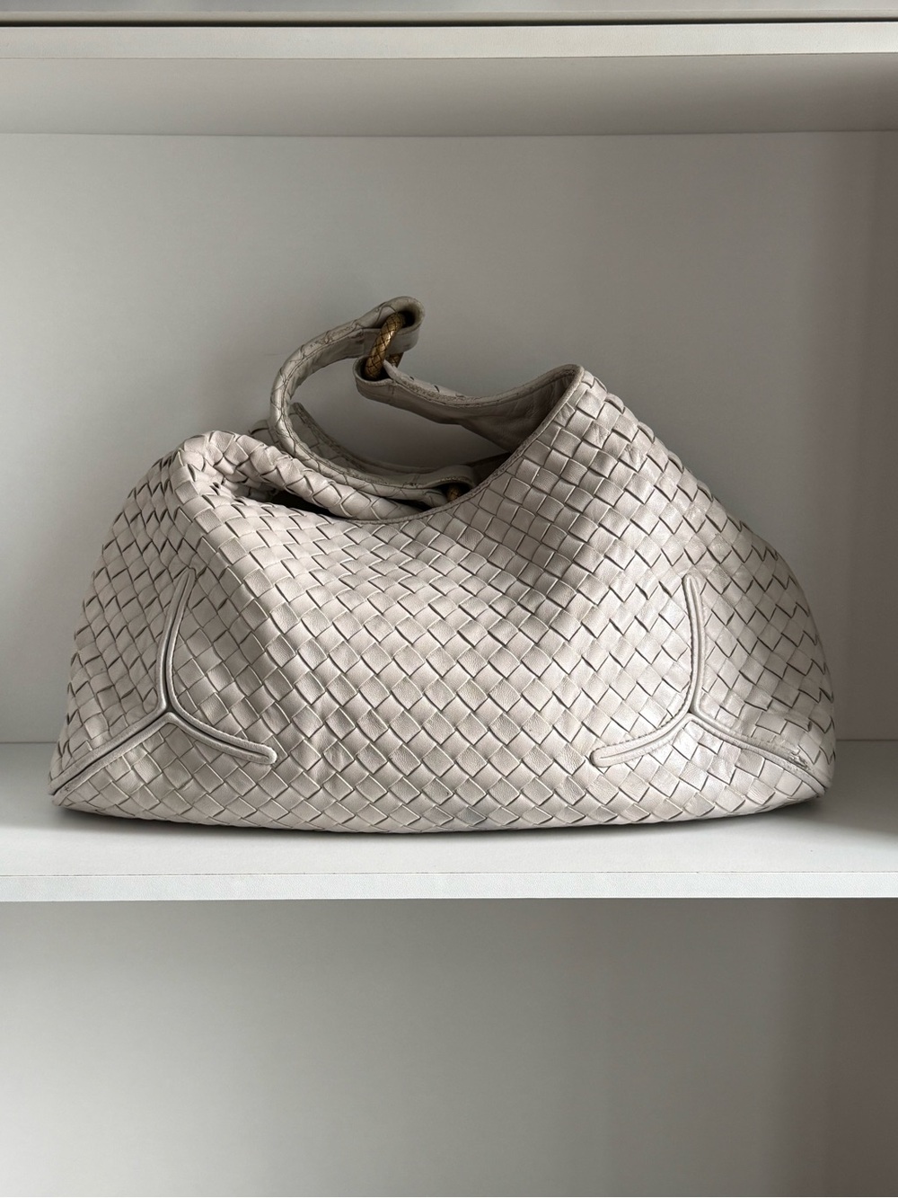 Bottega Veneta Cream Hobo Bag with Woven Leather and Curved Design - Picture 2 of 16